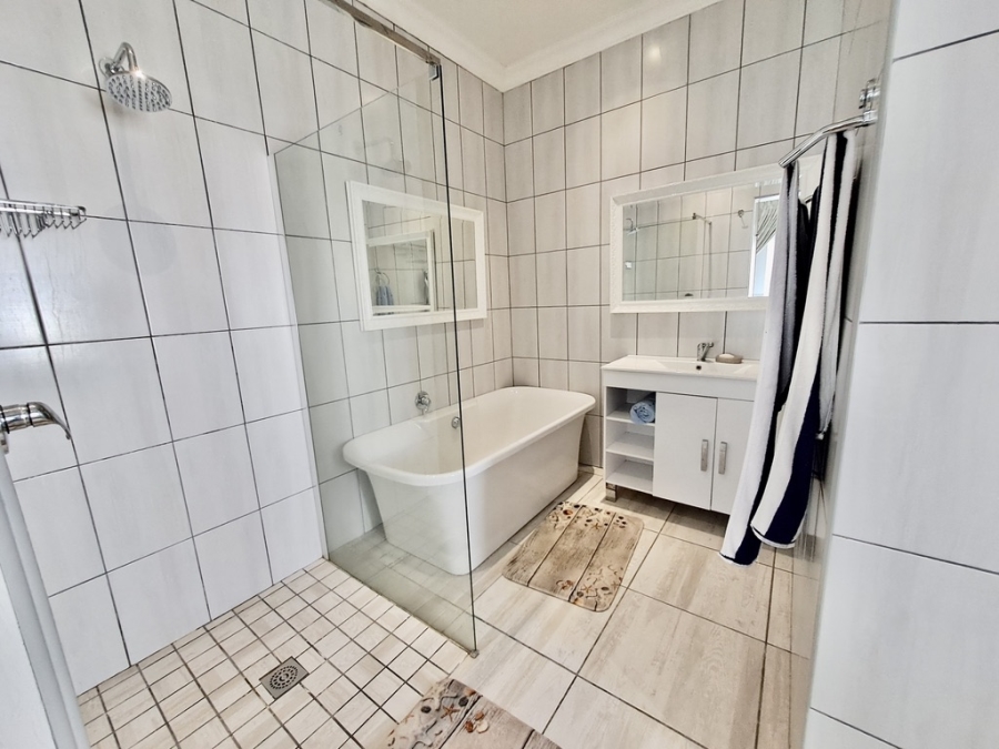 3 Bedroom Property for Sale in Yzerfontein Western Cape